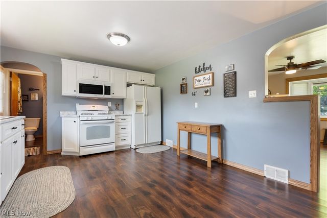 4260 Broadway Avenue NE, Louisville, OH 44641