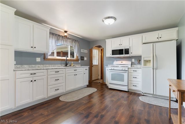 4260 Broadway Avenue NE, Louisville, OH 44641