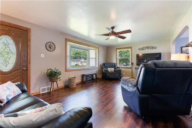 4260 Broadway Avenue NE, Louisville, OH 44641