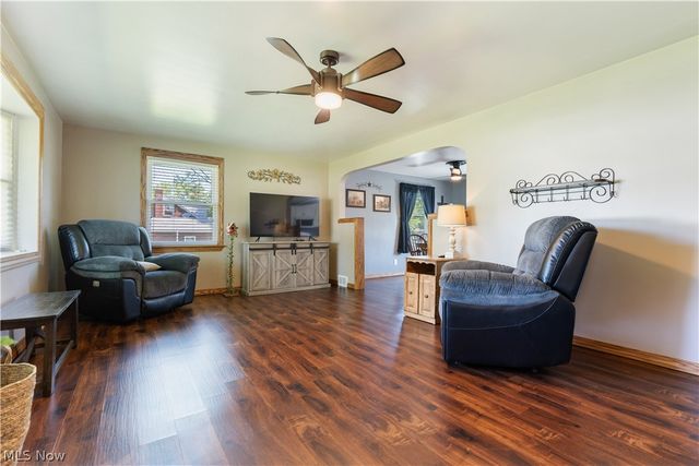 4260 Broadway Avenue NE, Louisville, OH 44641
