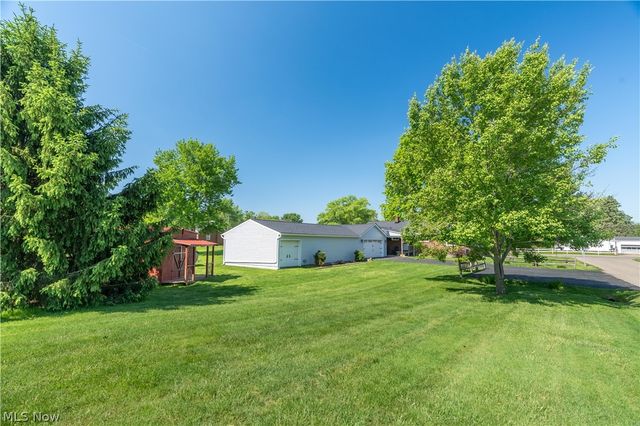 4260 Broadway Avenue NE, Louisville, OH 44641