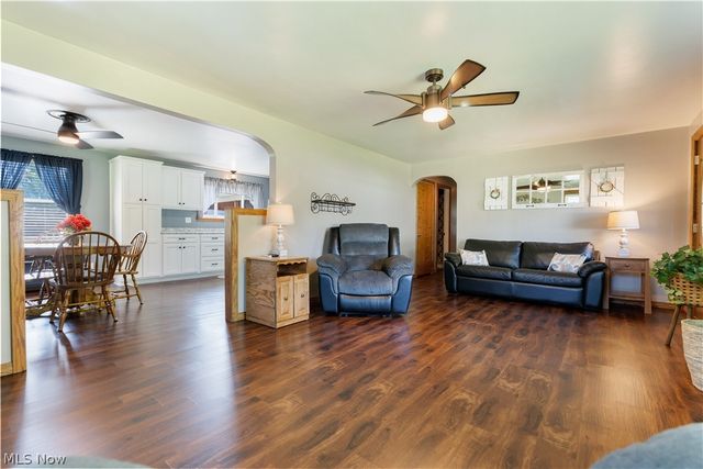 4260 Broadway Avenue NE, Louisville, OH 44641