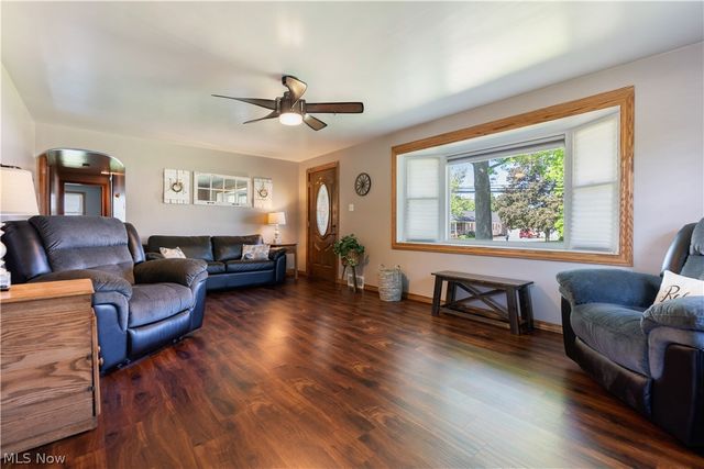 4260 Broadway Avenue NE, Louisville, OH 44641
