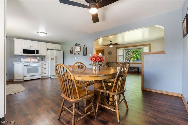 4260 Broadway Avenue NE, Louisville, OH 44641