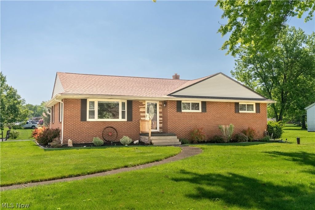 4260 Broadway Avenue NE, Louisville, OH 44641