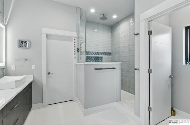 17028 S Reflection Circle, Bennington, NE 68007