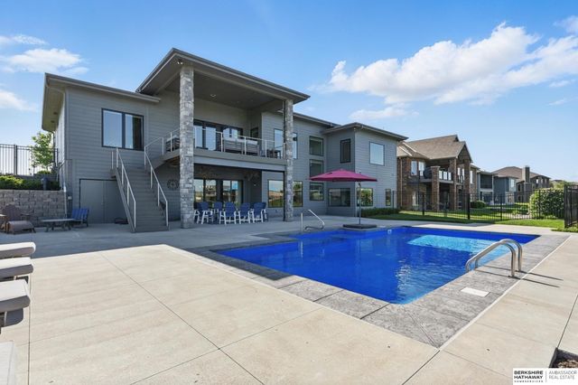 17028 S Reflection Circle, Bennington, NE 68007