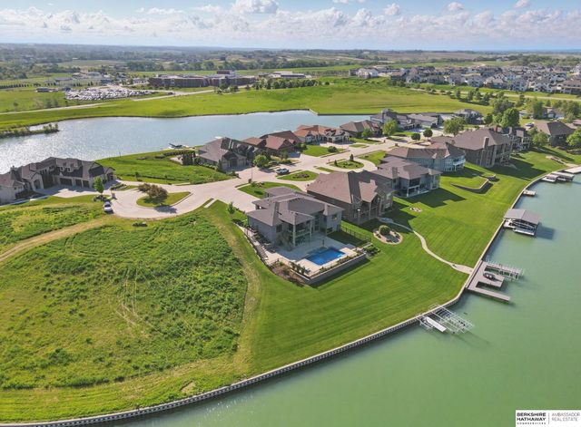 17028 S Reflection Circle, Bennington, NE 68007