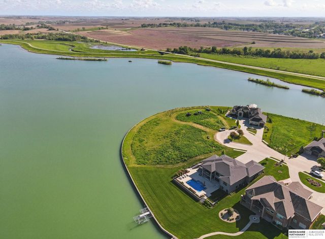 17028 S Reflection Circle, Bennington, NE 68007