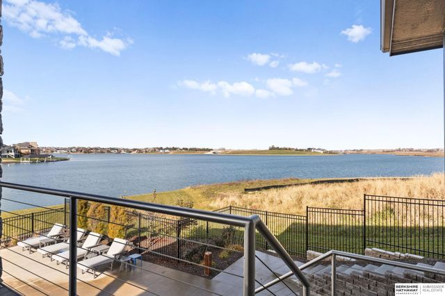 17028 S Reflection Circle, Bennington, NE 68007