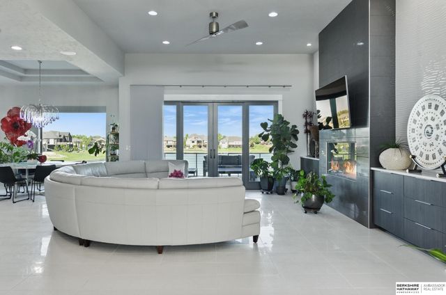 17028 S Reflection Circle, Bennington, NE 68007