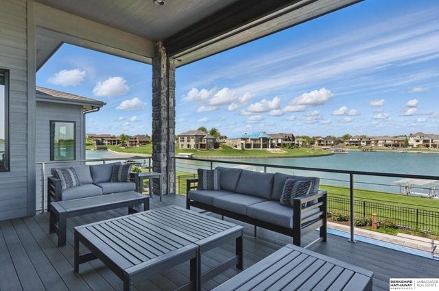 17028 S Reflection Circle, Bennington, NE 68007