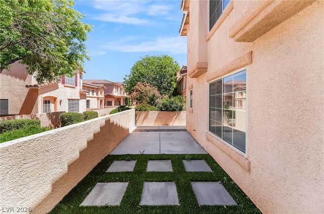 66 Belle Maison Avenue, Las Vegas, NV 89123