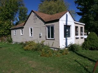 2263 E Maple Avenue, Burton, MI 48529