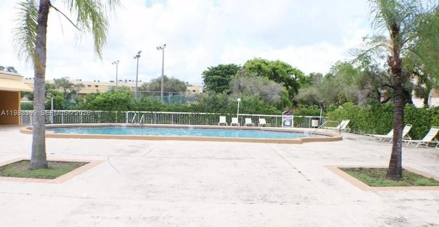 9351 Fontainebleau Blvd B415, Miami, FL 33172