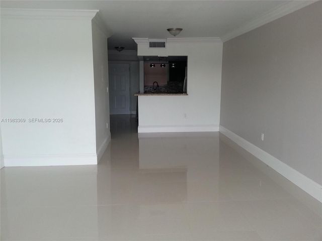 9351 Fontainebleau Blvd B415, Miami, FL 33172