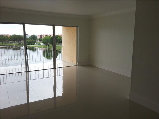 9351 Fontainebleau Blvd B415, Miami, FL 33172