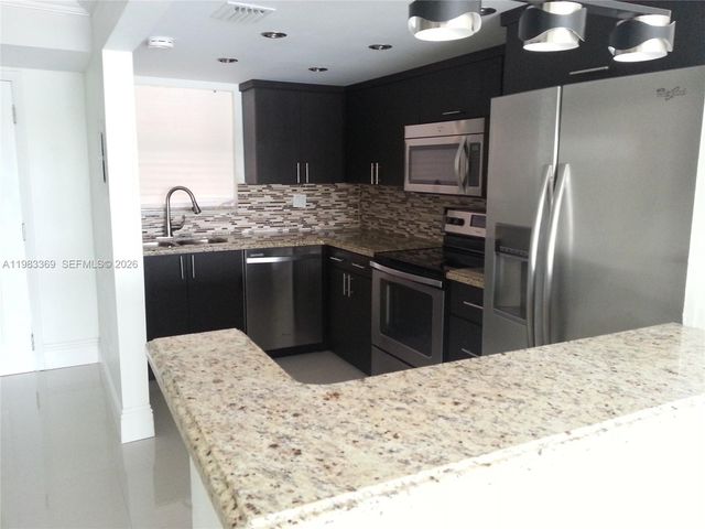 9351 Fontainebleau Blvd B415, Miami, FL 33172