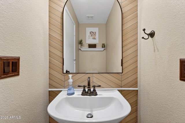 10824 W LONE CACTUS Drive, Sun City, AZ 85373