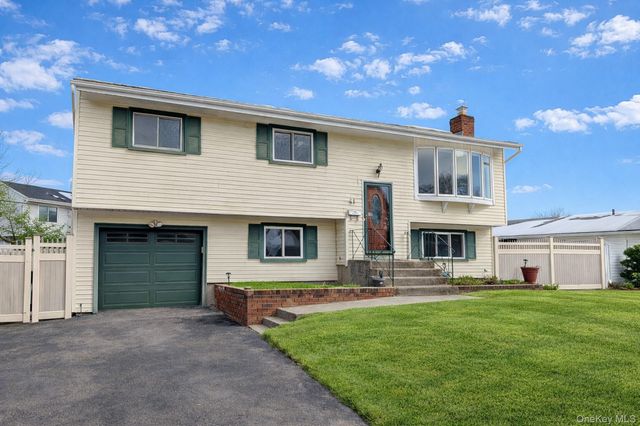 41 Richmond Street, Islip, NY 11751