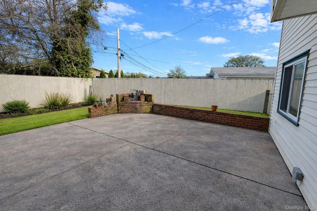 41 Richmond Street, Islip, NY 11751