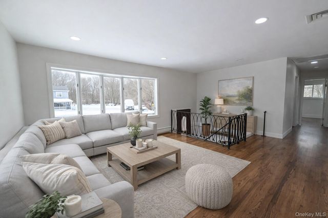 41 Richmond Street, Islip, NY 11751