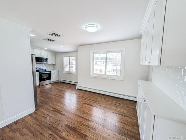 41 Richmond Street, Islip, NY 11751