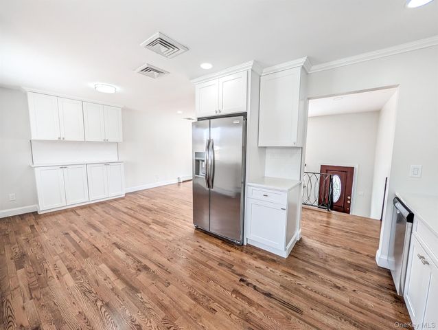 41 Richmond Street, Islip, NY 11751