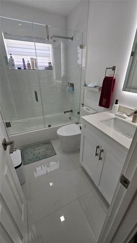8421 NW 8th Street, Pembroke Pines, FL 33024