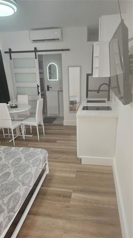 8421 NW 8th Street, Pembroke Pines, FL 33024