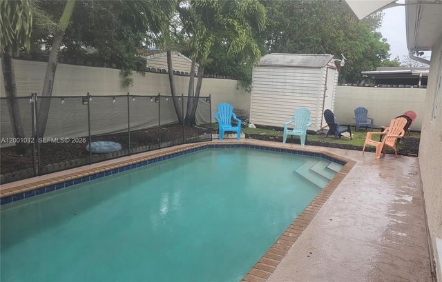 8421 NW 8th Street, Pembroke Pines, FL 33024