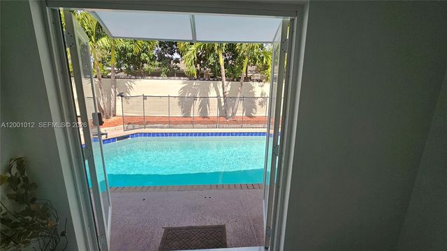 8421 NW 8th Street, Pembroke Pines, FL 33024