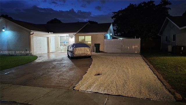 8421 NW 8th Street, Pembroke Pines, FL 33024