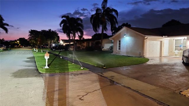 8421 NW 8th Street, Pembroke Pines, FL 33024