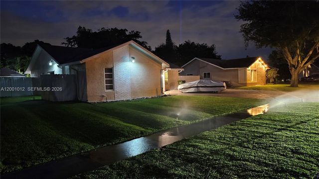 8421 NW 8th Street, Pembroke Pines, FL 33024