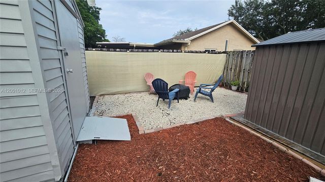 8421 NW 8th Street, Pembroke Pines, FL 33024