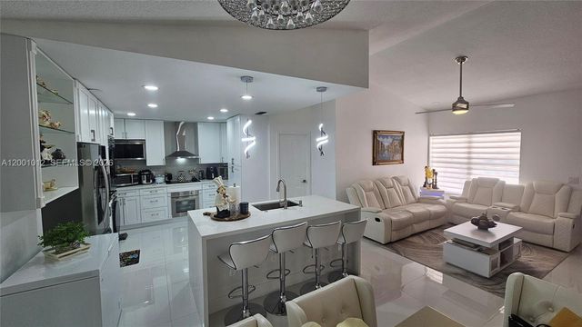 8421 NW 8th Street, Pembroke Pines, FL 33024