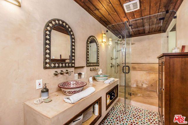 3092 Laurel Canyon Boulevard, Studio City (los Angeles), CA 91604