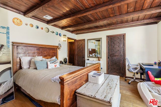 3092 Laurel Canyon Boulevard, Studio City (los Angeles), CA 91604