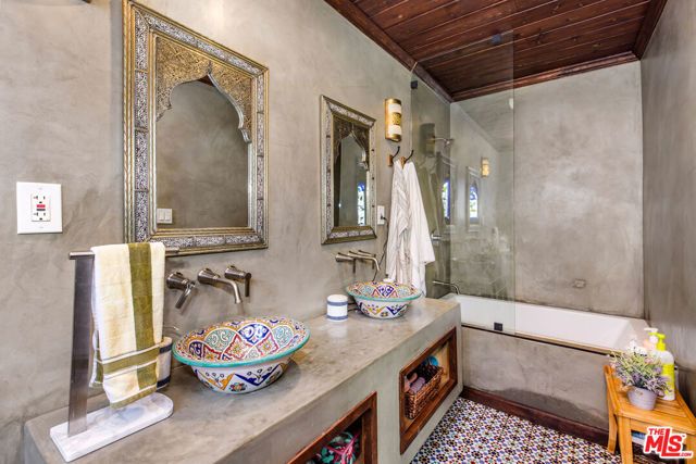 3092 Laurel Canyon Boulevard, Studio City (los Angeles), CA 91604