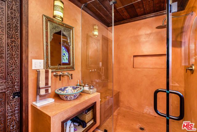 3092 Laurel Canyon Boulevard, Studio City (los Angeles), CA 91604