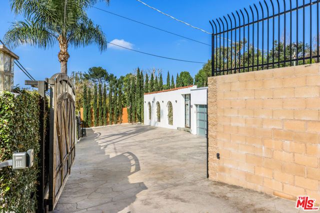 3092 Laurel Canyon Boulevard, Studio City (los Angeles), CA 91604