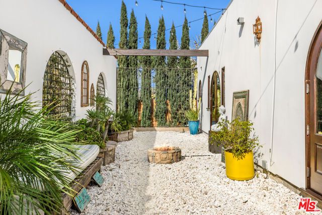 3092 Laurel Canyon Boulevard, Studio City (los Angeles), CA 91604