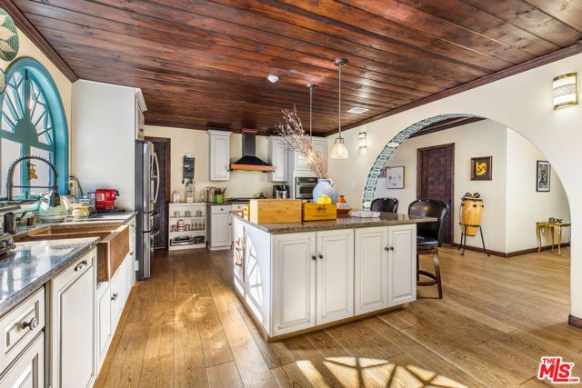 3092 Laurel Canyon Boulevard, Studio City (los Angeles), CA 91604