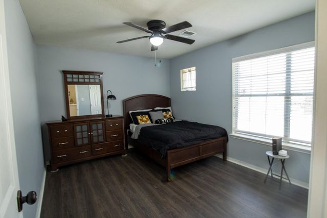 901 Bay Area Boulevard, League City, TX 77573