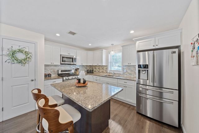 150 Prattown Lane, Bridgewater, MA 02324