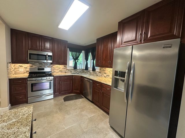 439 N Highview Avenue, Elmhurst, IL 60126