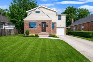 41 Kingston Street, Elmont, NY 11003