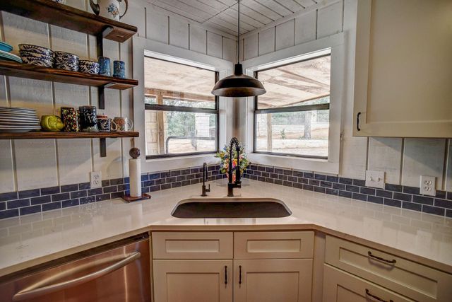 254 Copeland Hill RD, Smithville, TX 78957