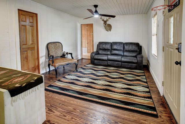 254 Copeland Hill RD, Smithville, TX 78957